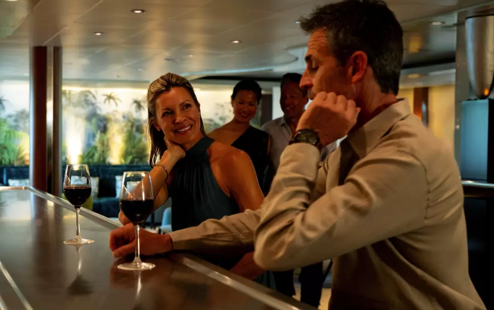 Paul Gauguin Cruises MS Paul Gauguin Piano Bar Lifestyle 1 ©Paul Gauguin Cruises.jpg